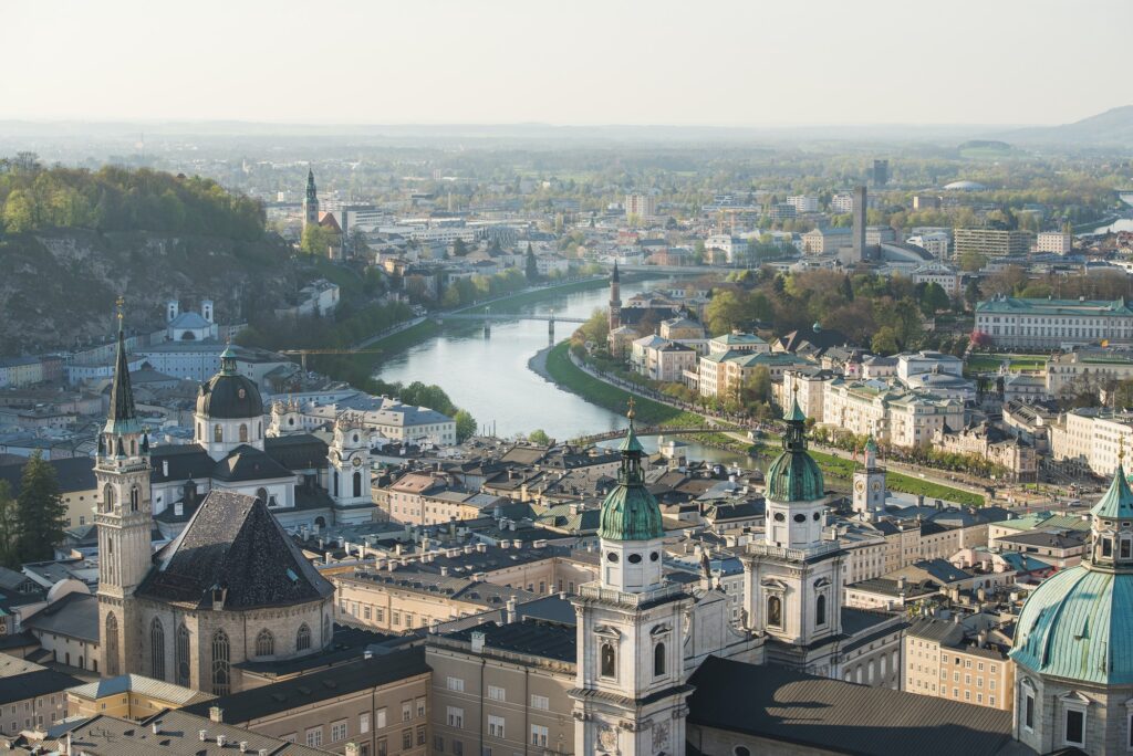 Malebný výhled na staré centrum města Salzburg, Rakousko